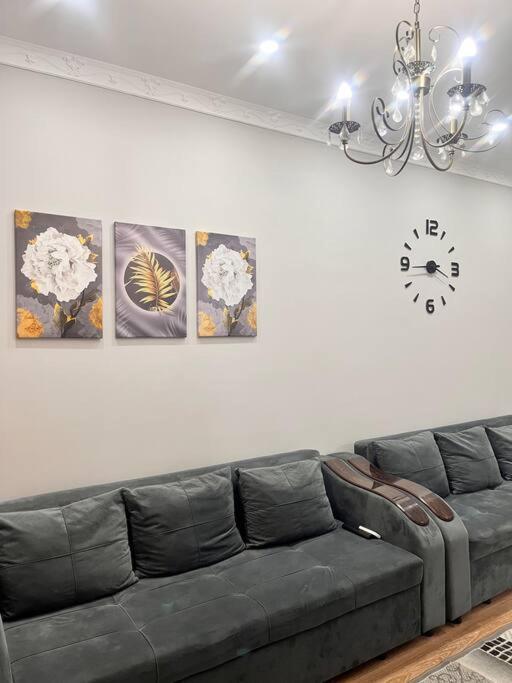 2-Х Комнатная В Золотом Квадрате Apartment Almaty Exterior photo